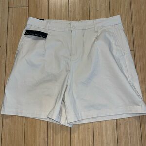 Banana Republic Pleat Front Shorts Beige Size 12 Women’s 5.25 Inseam NWT